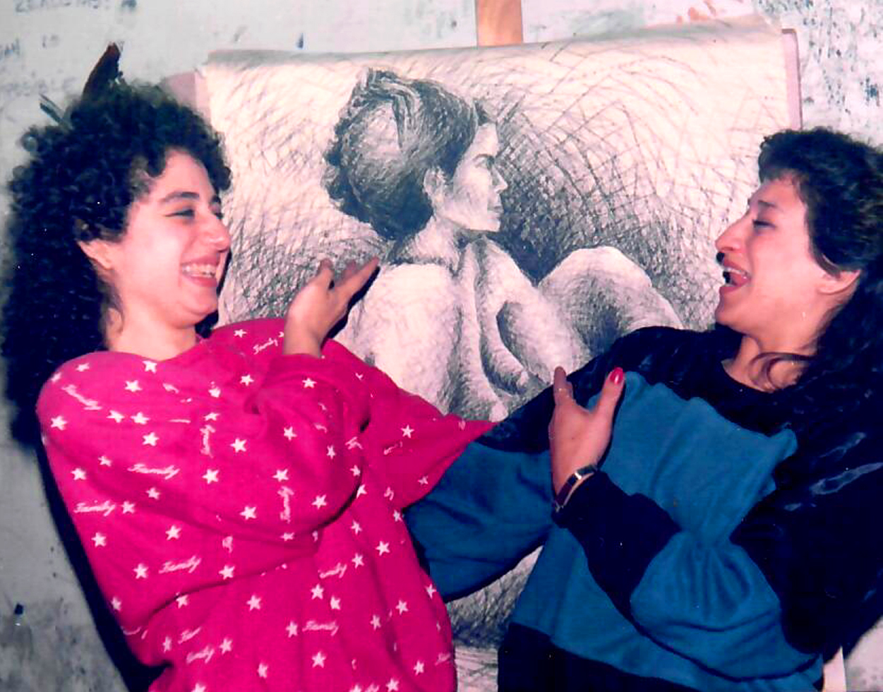 Davanti a un mio disegno, graffito su carta, con una compagna della Scuola di Belle Arti, Buenos Aires, 1984